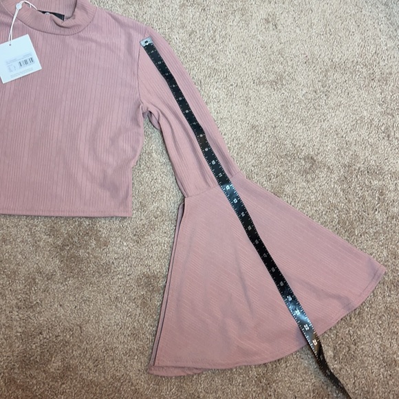 Misguided size small or 4. Petite, ribbed flared sleeve crop top in mauve taupe - Picture 5 of 6